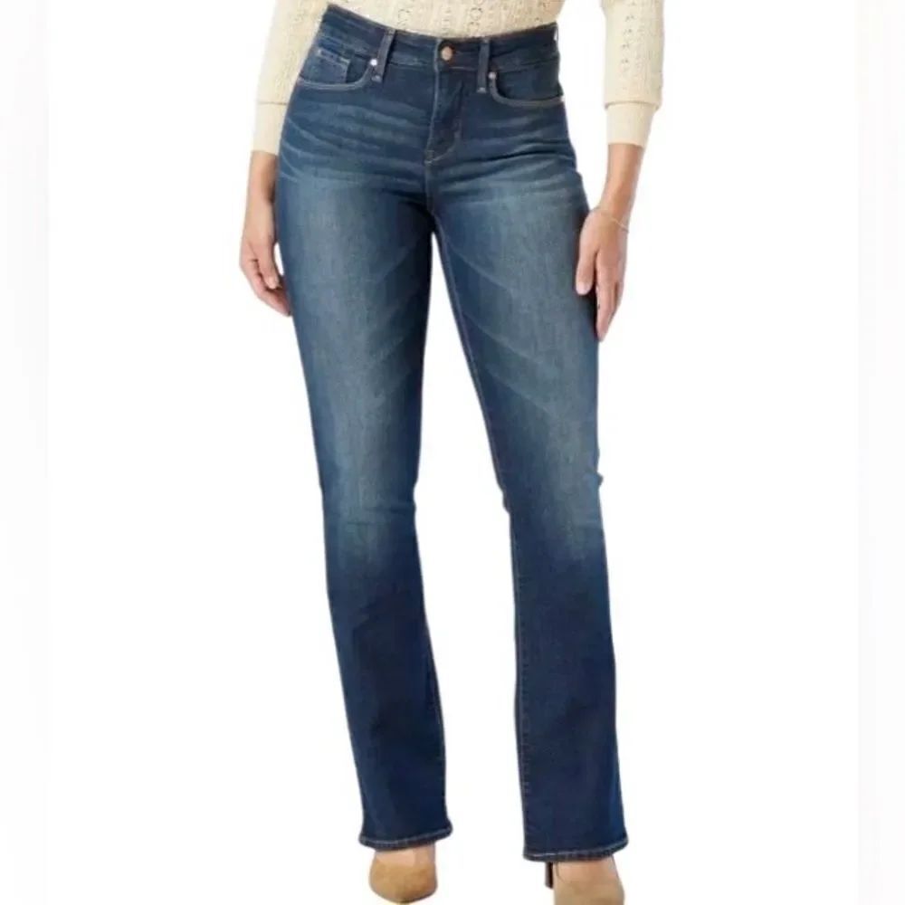 Levi’s Signature At the Waist Bootcut Jeans in Blue Wash Women’s 14M